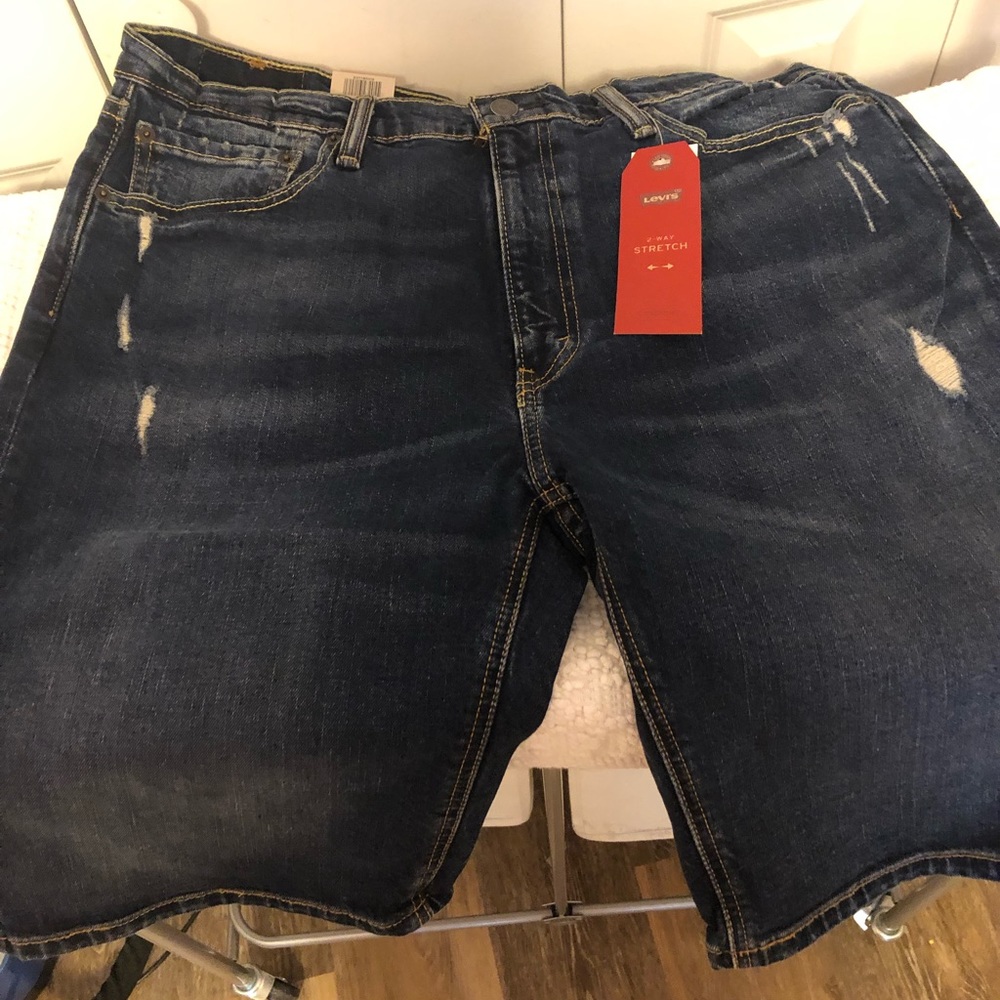 NWT Levi 541 men’s distress athletics fit shorts
